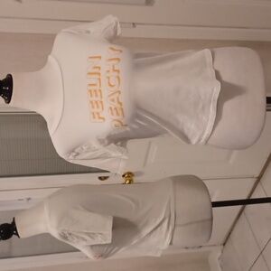4/$40 White & Orange "Feelin Peachy" Tee - Size XS